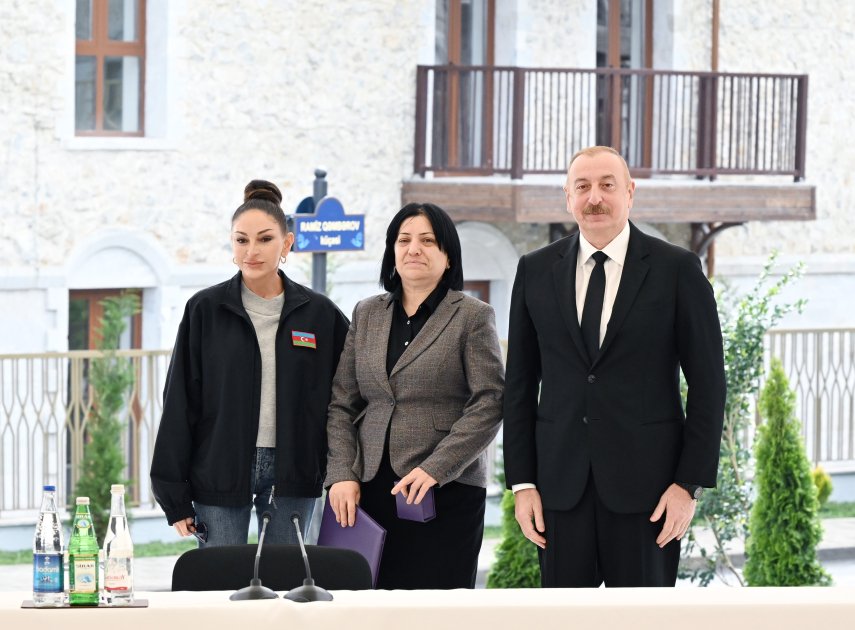 Azerbaijanis start returning to recaptured lands