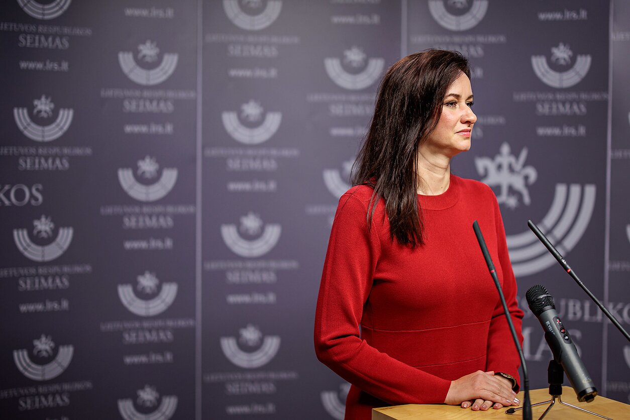 Lithuania mulls closing border with Belarus if security threat persists  