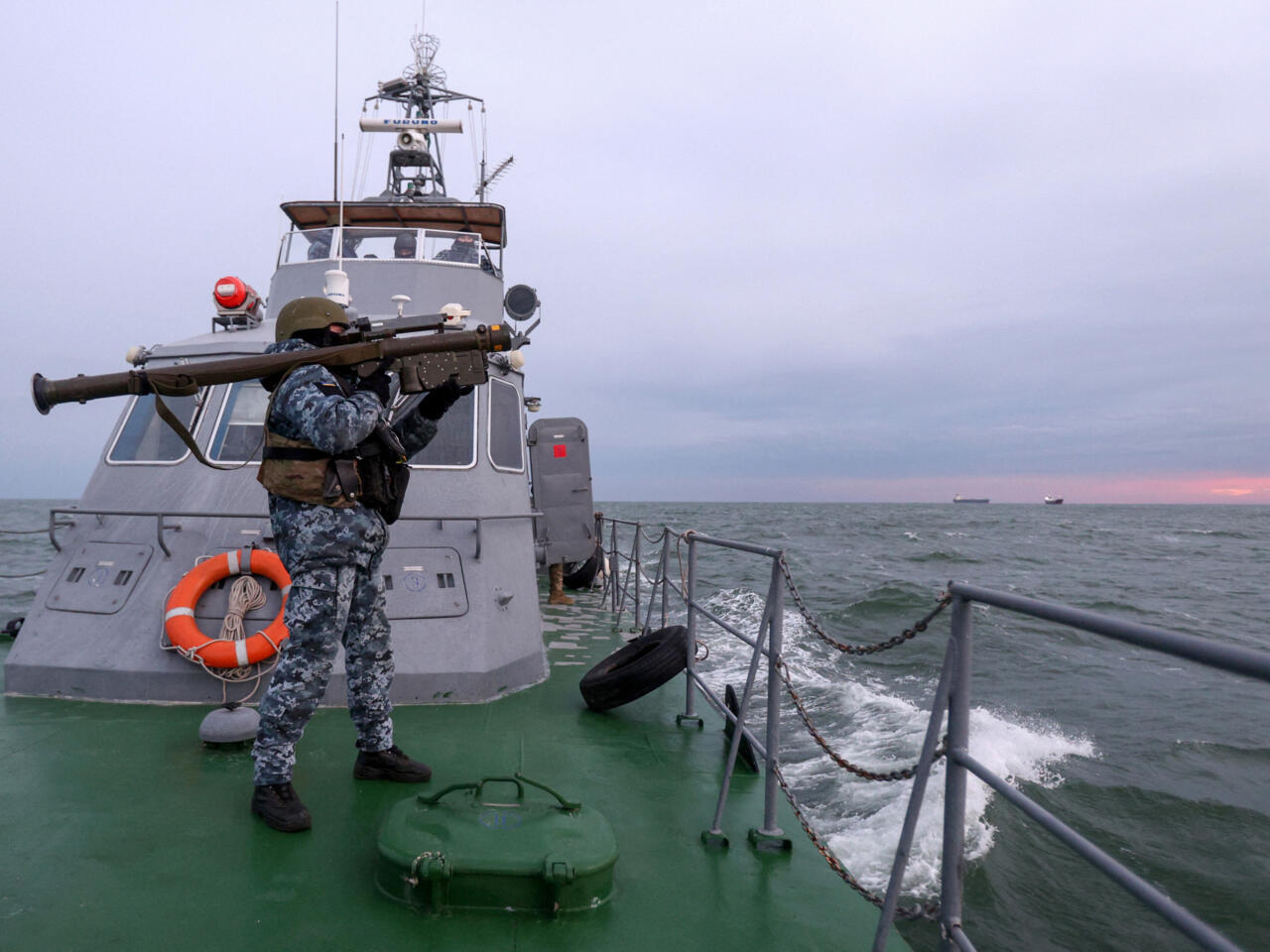 Russia, Ukraine agree to eliminate use of force in Black Sea