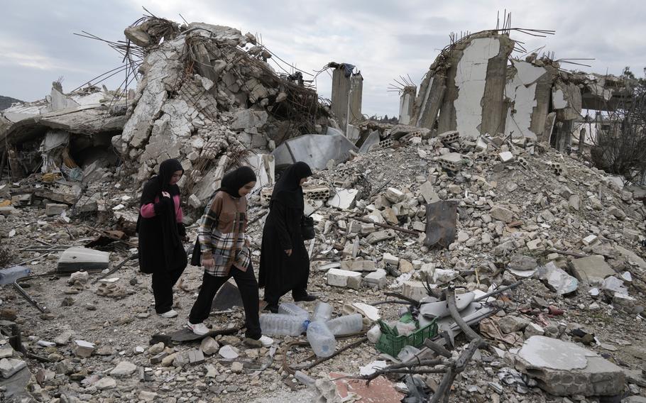 Israel strikes south of Lebanon, triggering fear of “new war”