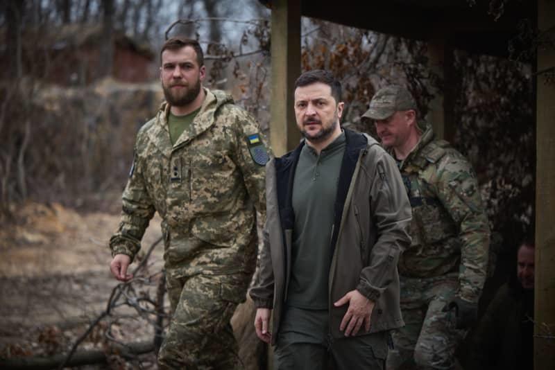 Zelenskiy visits embattled Pokrovsk city amid intensified fighting
